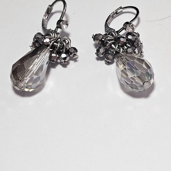 Jewelry - Silver tone dangling bead earrings
